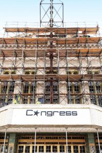 Å rehabilitere en bygning krever gode stillaser