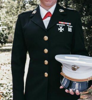 Norsk uniform i endring: funksjon, tradisjon og profesjonalitet